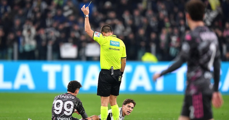 A Parma l&rsquo;arbitro di quel Juve-Empoli e dell'esordio di Chiesa con espulsione esagerata. Al Var...