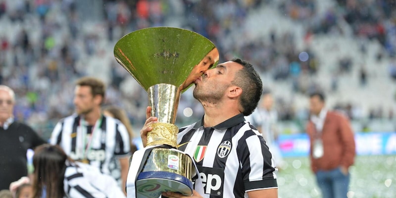 &ldquo;Conte e Marotta mascherati, soffiata dal lavapiatti&rdquo;: Tevez firma con la Juve