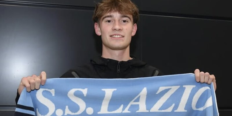 Lazio, Przyborek sbarca a Fiumicino: "Benvenuto Adrian" 2 Lazio, Przyborek sbarca a Fiumicino: "Benvenuto Adrian"