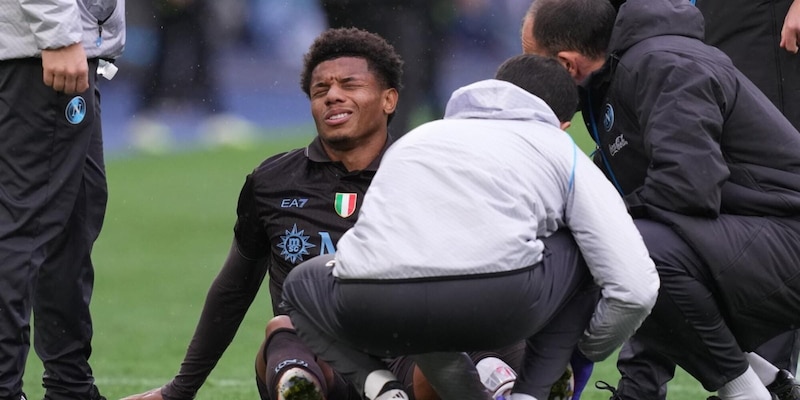 Neres, l'esito degli esami alla caviglia: come sta e quante partite può saltare con il Napoli 3 Neres, l'esito degli esami alla caviglia: come sta e quante partite può saltare con il Napoli