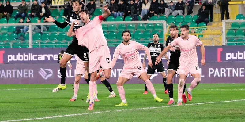 Guida alla 22&ordf; giornata di Serie B. Si comincia con Bari-Palermo, derby Samp-Spezia da brividi