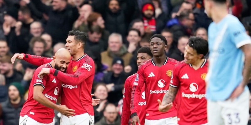 Guardiola preso a schiaffi nel derby: 2-0 Manchester United, ma City umiliato