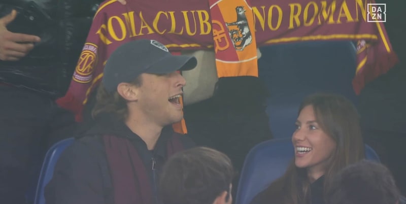 Ovazione per Bove all'Olimpico prima di Roma-Sassuolo 3 Ovazione per Bove all'Olimpico prima di Roma-Sassuolo