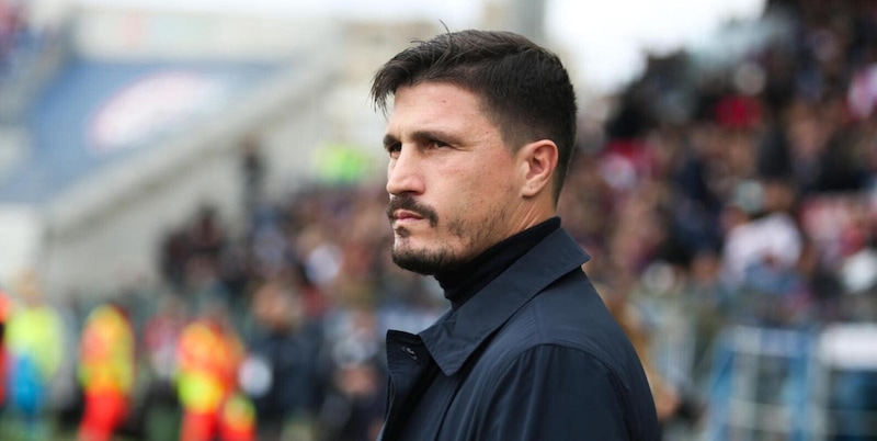 Napoli, ferito a colpi di pistola il fratello del tecnico del Cagliari Pisacane 2 Napoli, ferito a colpi di pistola il fratello del tecnico del Cagliari Pisacane