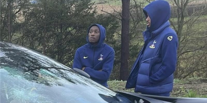 Kolo Muani, incidente stradale e spavento a Londra: cos'è successo 1 Kolo Muani, incidente stradale e spavento a Londra: cos'è successo