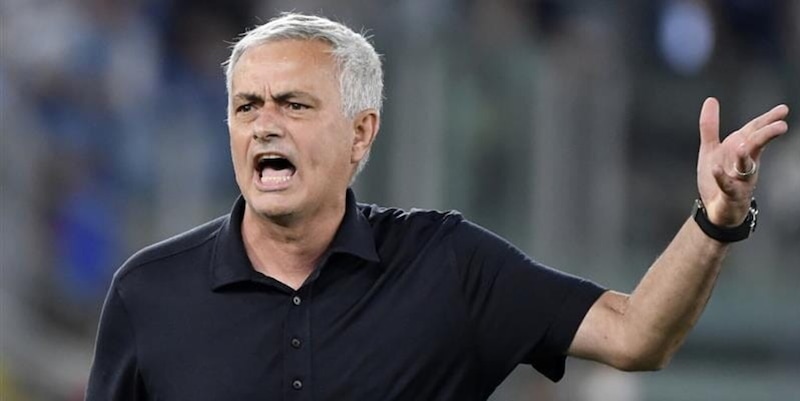 Mourinho furioso per la figuraccia: Benfica costretto al ritiro "e spero non dormano tutta la notte" 1 Mourinho furioso per la figuraccia: Benfica costretto al ritiro "e spero non dormano tutta la notte"
