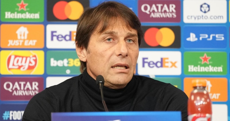 Conte il solito: "Napoli, non sono un mago. Attaccanti? Uno ne ho... Negativit&agrave; da altre parti"