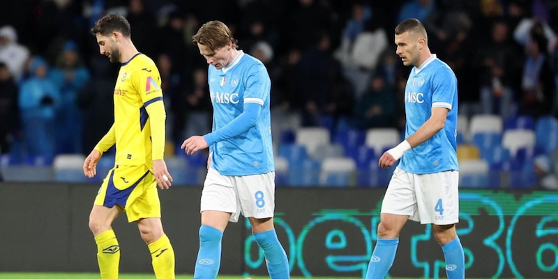 Il Verona frena il Napoli: la rimonta azzurra vale un solo punto 3 Il Verona frena il Napoli: la rimonta azzurra vale un solo punto