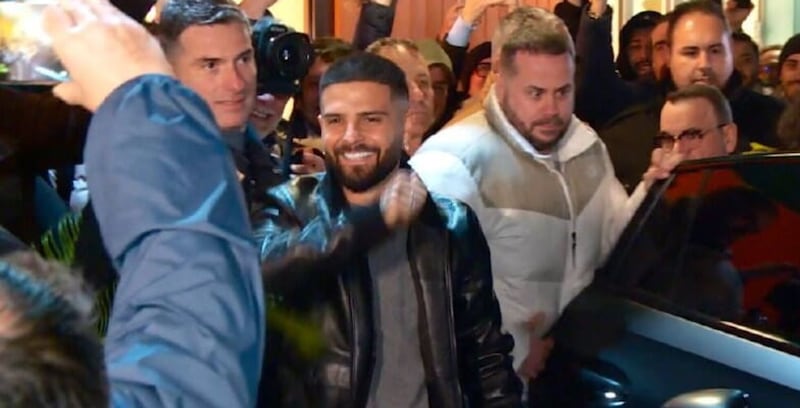 Lorenzo Insigne torna a Pescara: l'accoglienza da urlo dei tifosi 2 Lorenzo Insigne torna a Pescara: l'accoglienza da urlo dei tifosi