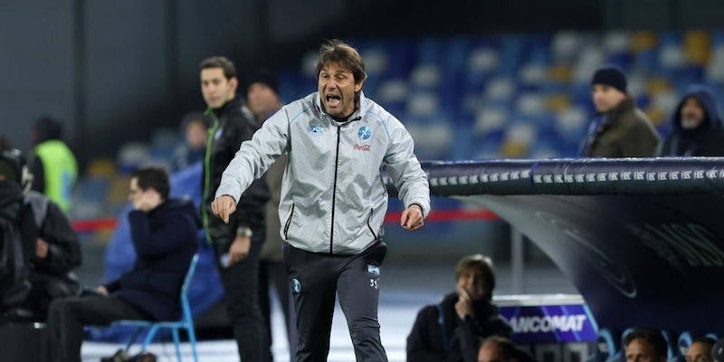 Conte di fuoco dopo il pari contro il Verona: "Hojlund doveva amputarsi il braccio? Diventa difficile..." 4 Conte di fuoco dopo il pari contro il Verona: "Hojlund doveva amputarsi il braccio? Diventa difficile..."