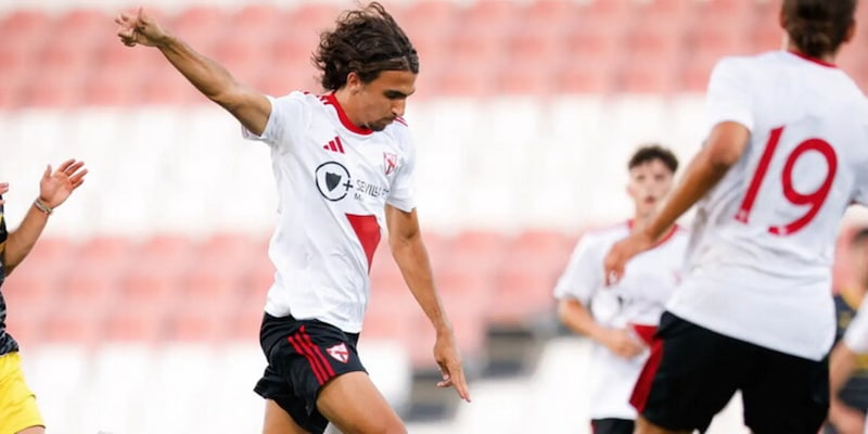 Nico Guillén, la clausola del Siviglia e i paragoni con Redondo 2 Nico Guillén, la clausola del Siviglia e i paragoni con Redondo