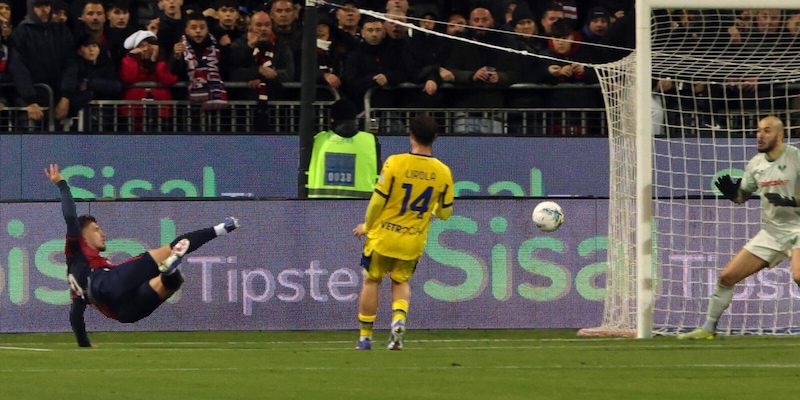 Il Cagliari travolge il Verona 4-0 e vede la salvezza: che gol Kilicsoy 1 Il Cagliari travolge il Verona 4-0 e vede la salvezza: che gol Kilicsoy