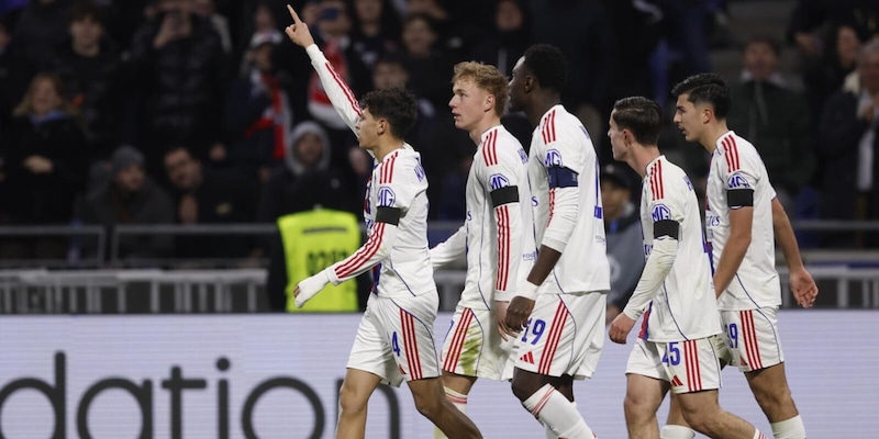 Il Lione vince e blinda il primato, rimonta clamorosa dell'Aston Villa. Bene Porto e Betis