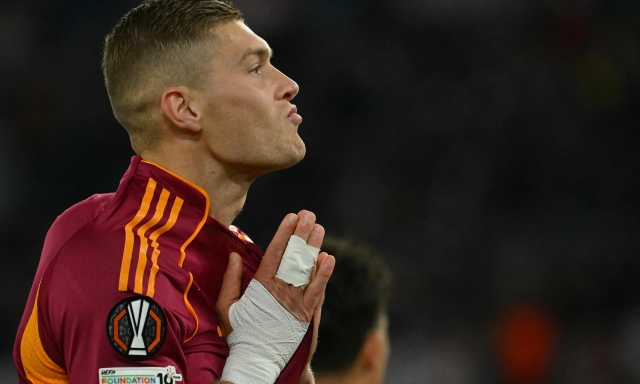 Roma, si ferma ancora Dovbyk: c'è lesione. L’esito degli esami