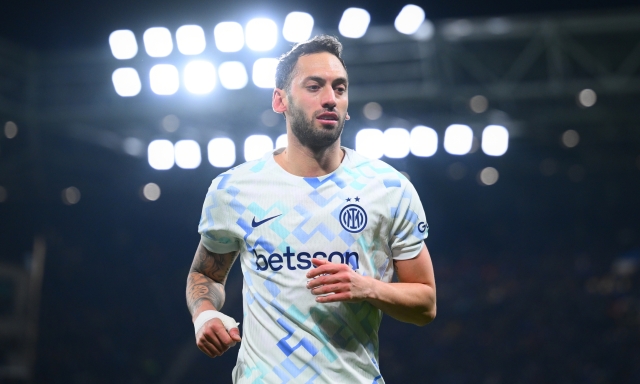 Inter, ansia Calhanoglu: chiede il cambio ed esce all'87' contro il Napoli 3 Inter, ansia Calhanoglu: chiede il cambio ed esce all'87' contro il Napoli