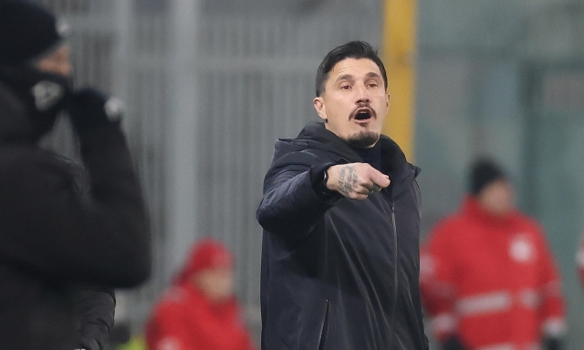 Pisacane: "Per allenare meglio ho studiato 3 lingue e la Generazione Z. E sull'agguato a mio fratello..." 3 Pisacane: "Per allenare meglio ho studiato 3 lingue e la Generazione Z. E sull'agguato a mio fratello..."