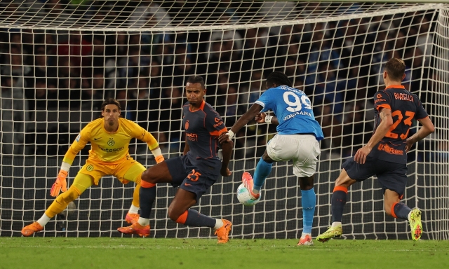 Inter-Napoli, fuga o rimonta? Chivu, che occasione. Senza Neres, Conte deve inventare