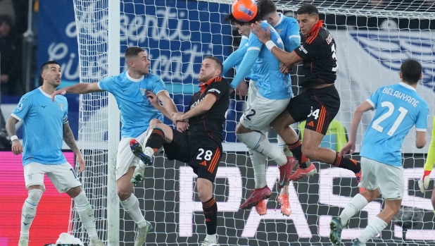 Lazio-Como, le pagelle: Gila-Romagnoli, coppia da 4. Nico Paz da 8 anche col rigore sbagliato