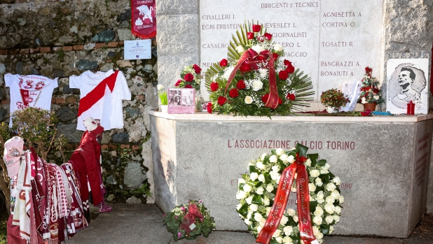 Torino, il Benfica di Mou in visita a Superga: "Ricordo indelebile"