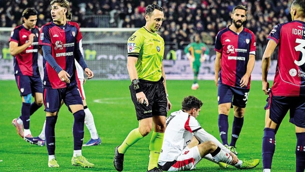 Tempo effettivo e fuorigioco, è ora di cambiare. Nel 2026 abbiamo ancora gli arbitri col taccuino... 4 Tempo effettivo e fuorigioco, è ora di cambiare. Nel 2026 abbiamo ancora gli arbitri col taccuino...