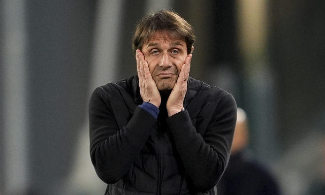 Napoli, Conte: "Col Chelsea ci giochiamo tutto. Settanta milioni per un 16enne? In Italia non si può"