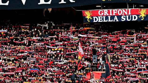 Sospiro di sollievo, è fuori pericolo il tifoso del Genoa colpito da infarto al Ferraris