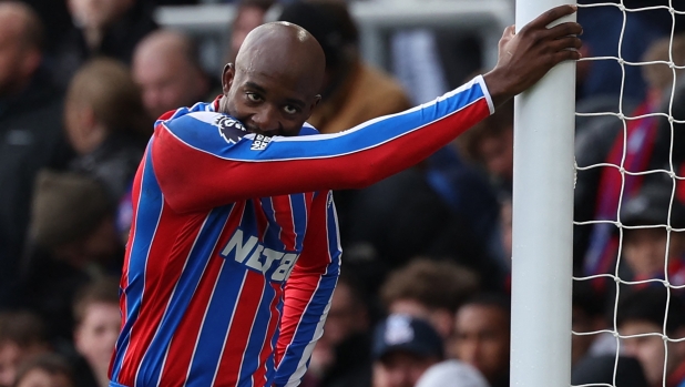 Milan, le mani su Mateta: può arrivare anche subito. E in difesa sale Disasi. Le trattative