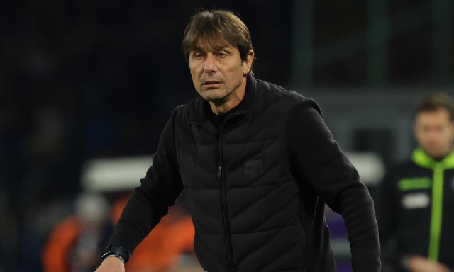 Conte: "Incazzato per il ko di Di Lorenzo, si gioca troppo. Liste e mercato bloccato, il sistema è sbagliato"