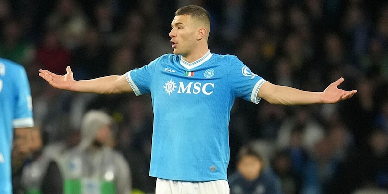 Buongiorno, è l’ora di alzarsi: il Napoli crede ancora in lui 4 Buongiorno, è l’ora di alzarsi: il Napoli crede ancora in lui