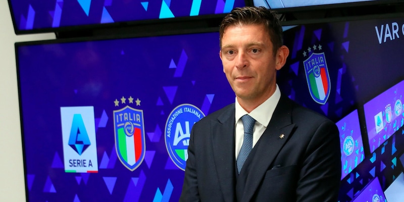 Arbitri, pronta la riforma Pro: pi&ugrave; qualit&agrave; ma ci vogliono anni. Quanto guadagna chi dirige 20 gare di Serie A