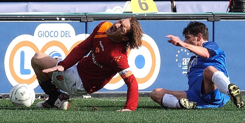 Retroscena Totti, 20 anni fa l'operazione shock alla caviglia: l'assurda previsione della settimana prima 3 Retroscena Totti, 20 anni fa l'operazione shock alla caviglia: l'assurda previsione della settimana prima