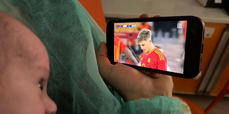 Il pi&ugrave; giovane abbonato della Roma commuove tutti: la storia da brividi del piccolo Enea