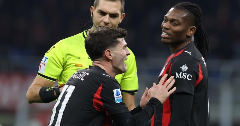 Milan, Leao e Pulisic verso la panchina: le ultime news prima del Pisa 2 Milan, Leao e Pulisic verso la panchina: le ultime news prima del Pisa