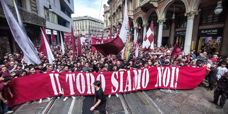 Torino, alta tensione al Filadelfia: confronto tra squadra e tifosi prima della Lazio