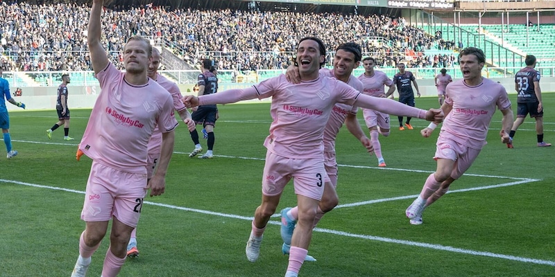 Tris del Palermo contro il Sudtirol, il Venezia vince e torna capolista. La Samp cade a Mantova 4 Tris del Palermo contro il Sudtirol, il Venezia vince e torna capolista. La Samp cade a Mantova
