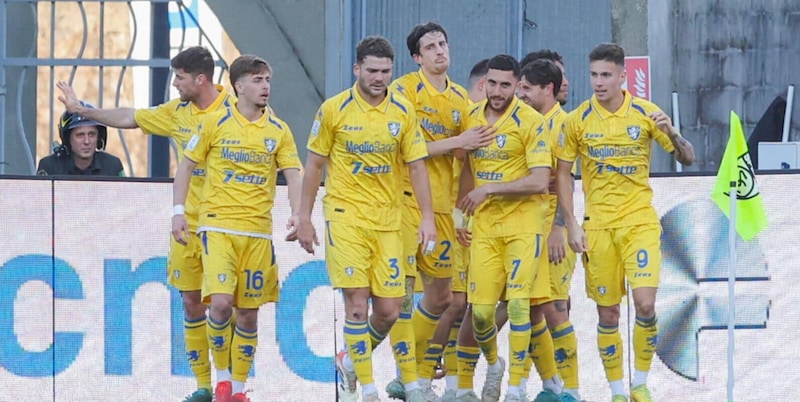 Serie B: Frosinone e Monza non sbagliano, il Bari perde ancora al San Nicola