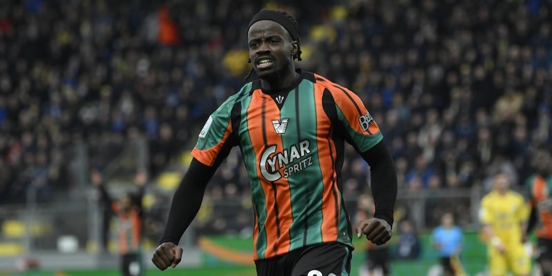 Serie B, Venezia in fuga: colpo a Frosinone. Il Bari cade al 94' nella sfida salvezza a Mantova