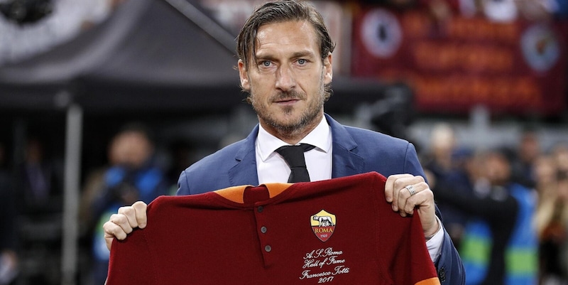 Totti a un passo dal ritorno alla Roma: "Stiamo limando i dettagli". Il nuovo ruolo in società... 4 Totti a un passo dal ritorno alla Roma: "Stiamo limando i dettagli". Il nuovo ruolo in società...
