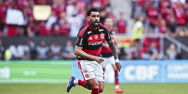Flamengo, presentato Paquet&aacute;. Il ds Boto: "Poteva andare in 10-15 club europei, invece..."