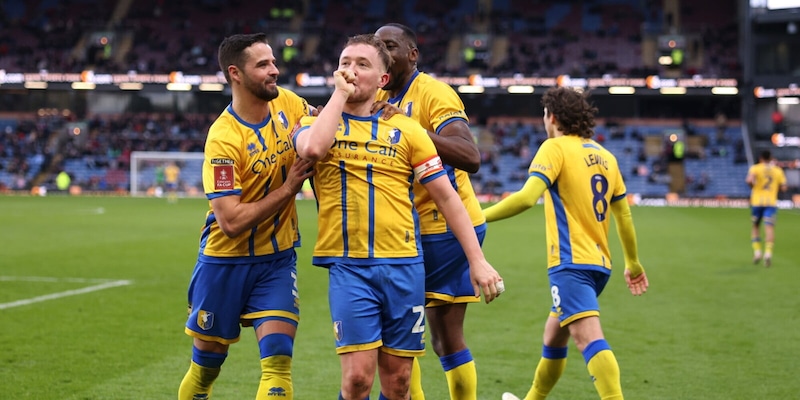 FA Cup, la sorpresa Mansfield stende il Burnley e vola agli ottavi. Il City in scioltezza sul Salford