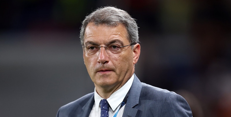 Juve, Comolli a muso duro: "Rosso a Kelly incredibile, come si fa a mandare un arbitro del genere"