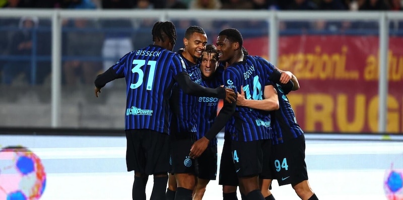 Inter implacabile: vince per 2-0 a Lecce e vola a +10 sul Milan 4 Inter implacabile: vince per 2-0 a Lecce e vola a +10 sul Milan