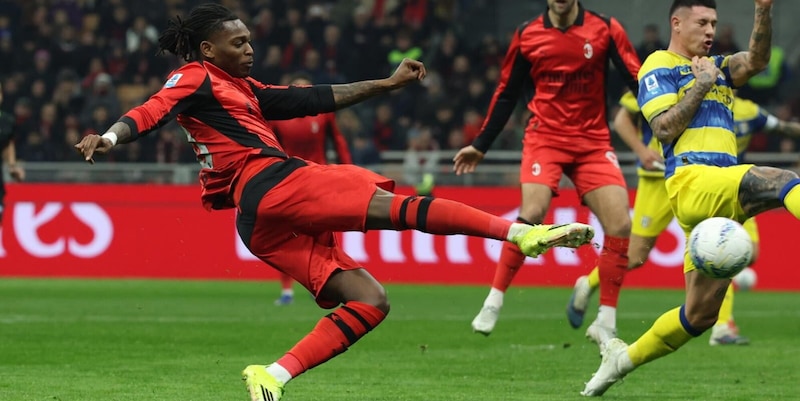 Il Milan fermato dal Parma: Troilo decisivo tra le polemiche, Allegri ko e Inter a +10