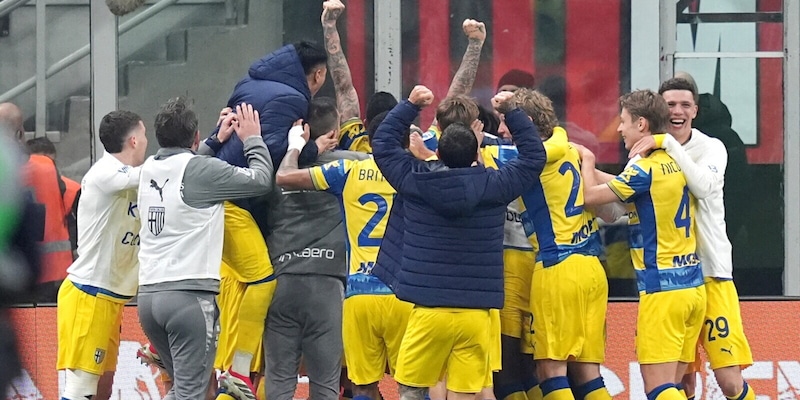 Milan ko, festa Parma: Troilo gol, Piccinini convalida col Var. Fuga Inter, Chivu a +10 su Allegri! 1 Milan ko, festa Parma: Troilo gol, Piccinini convalida col Var. Fuga Inter, Chivu a +10 su Allegri!