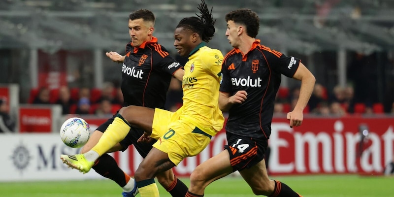 Milan, Leao non basta: il Como strappa il pari a San Siro e l'Inter ringrazia