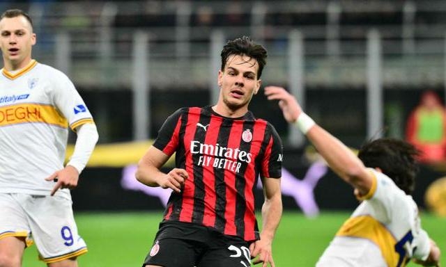 Milan-Como, le formazioni ufficiali: Allegri lancia Jashari, Fabregas con Paz davanti 4 Milan-Como, le formazioni ufficiali: Allegri lancia Jashari, Fabregas con Paz davanti