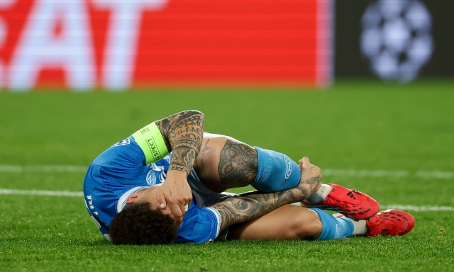 Napoli, Di Lorenzo meno grave del previsto: trauma distorsivo al ginocchio, i tempi di recupero 1 Napoli, Di Lorenzo meno grave del previsto: trauma distorsivo al ginocchio, i tempi di recupero