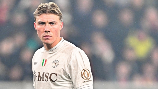 LIVE Alle 21 Napoli-Como: Conte con Vergara e Giovane alle spalle di Hojlund, Douvikas per Fabregas