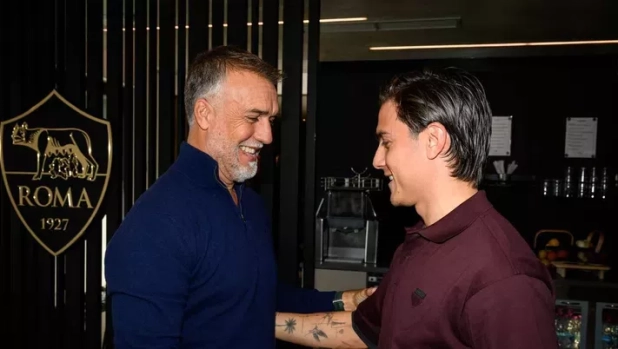 Dybala incontra Batistuta: "Qualche assist te l’avrei fatto" 2 Dybala incontra Batistuta: "Qualche assist te l’avrei fatto"