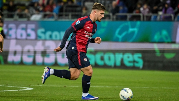 LIVE Alle 20.45 Cagliari-Lecce, le ufficiali: Pisacane con Kilicsoy, Di Francesco sceglie Cheddira 2 LIVE Alle 20.45 Cagliari-Lecce, le ufficiali: Pisacane con Kilicsoy, Di Francesco sceglie Cheddira